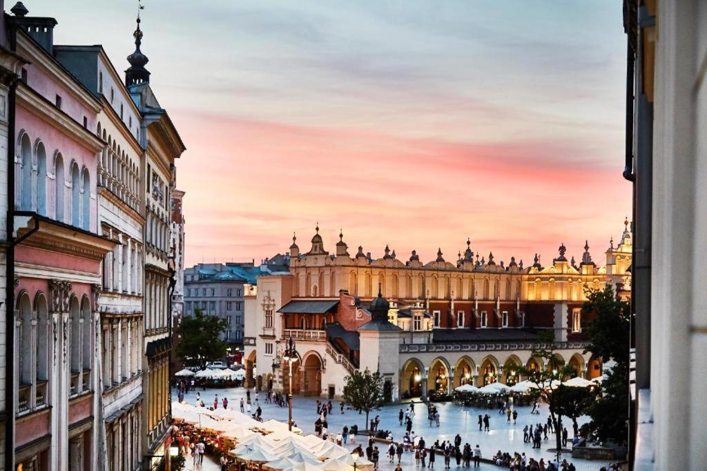 Deluxe One-Bedroom Apartment